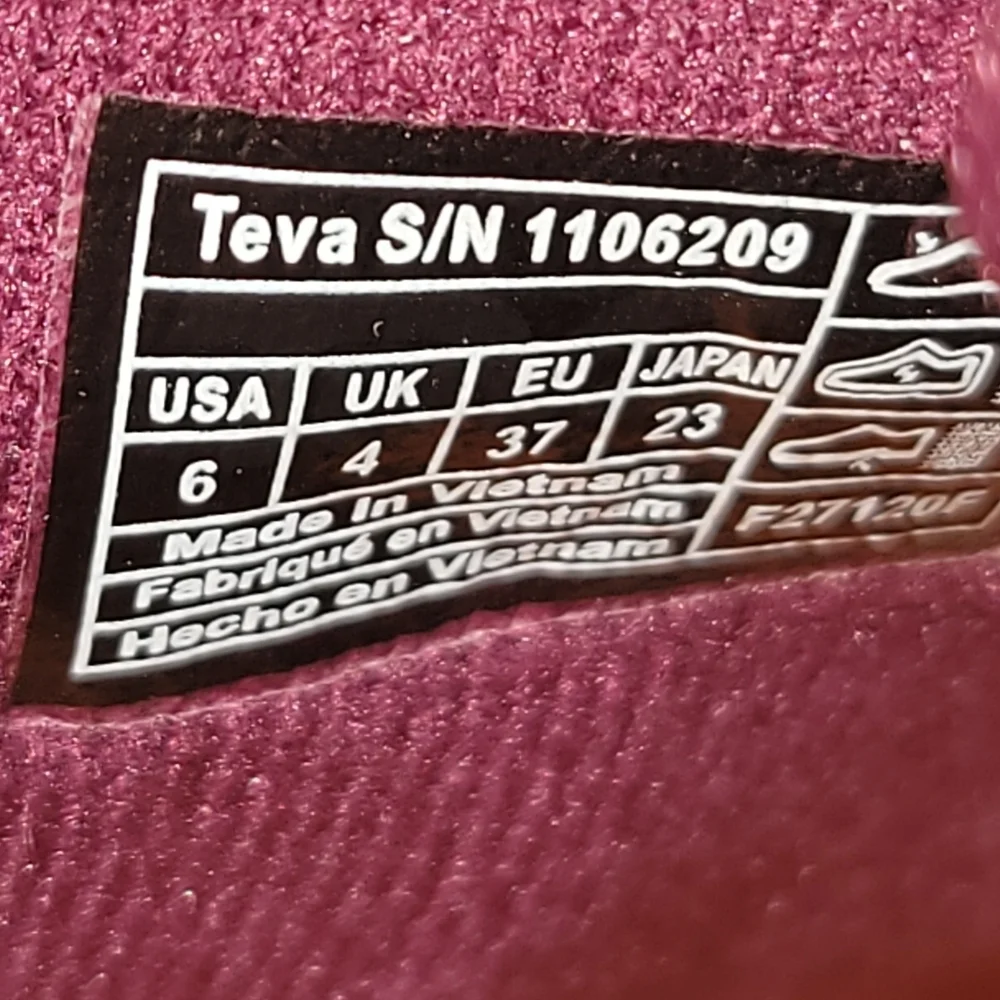 TEVA ReEmber Puffer Booties Purple EUC Sz 6